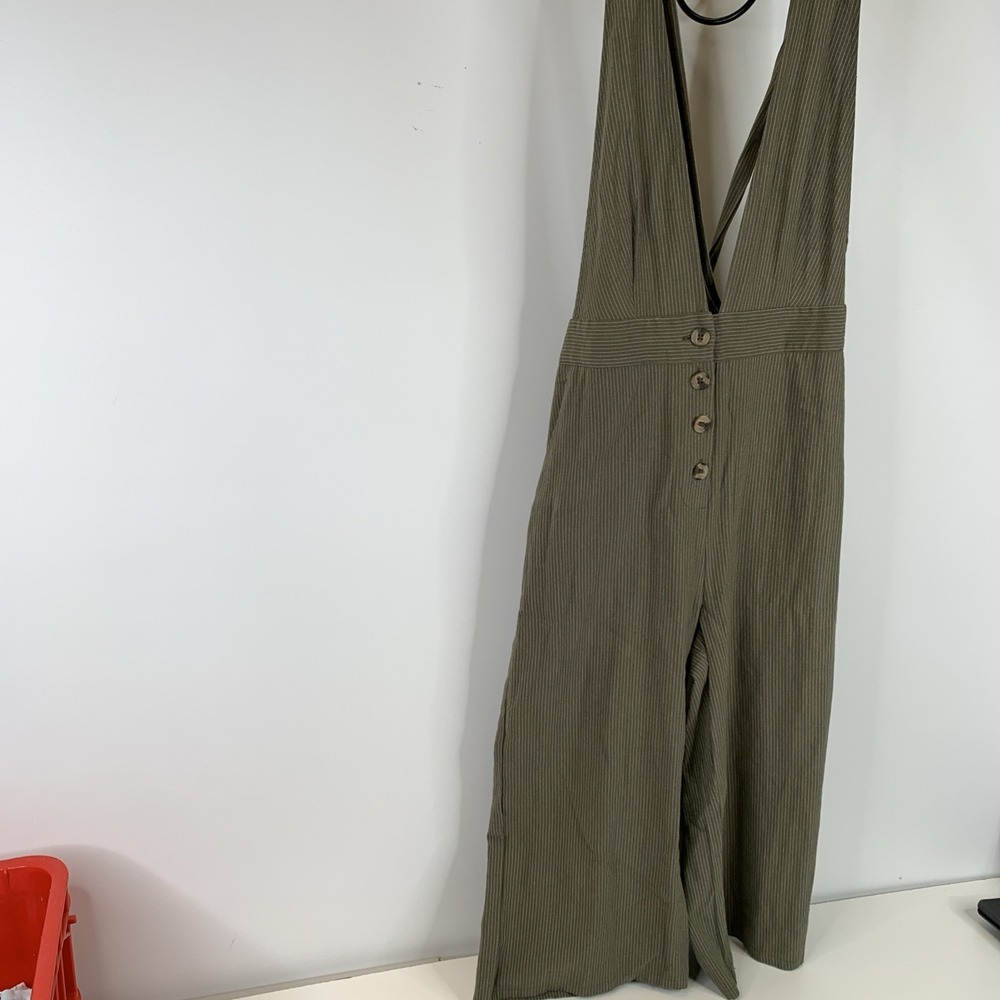 NWT‎ ONE CLOTHING Women V-Neck Halter green Cropped Leg Jumpsuit Size Med